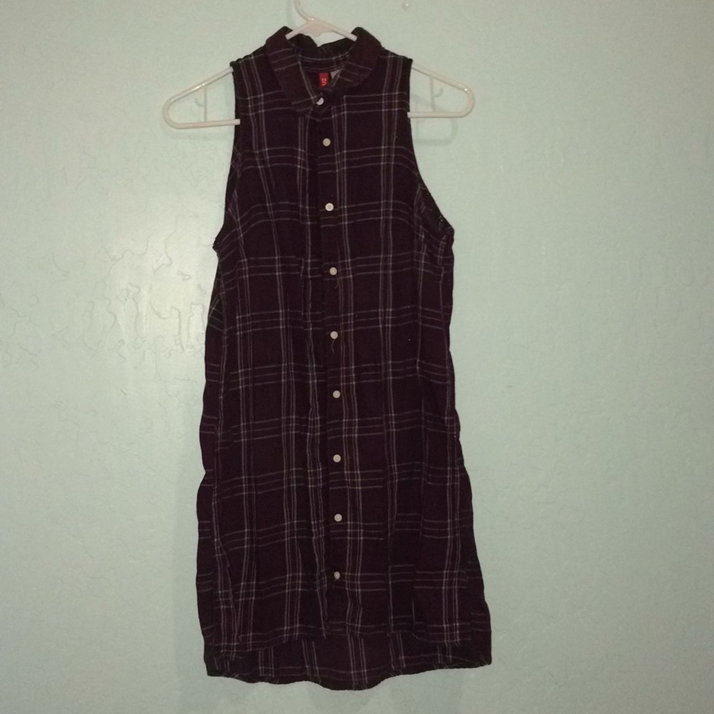 Sleeveless Button-down Tunic